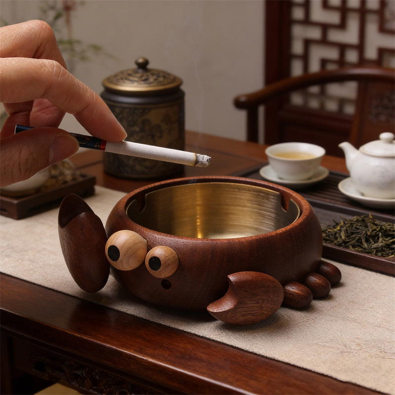 Big Eyes Wooden Crab Ashtray – Unique Artisan Desktop Decor – Creative Animal-Themed Smoking Accessory and Office Ornament