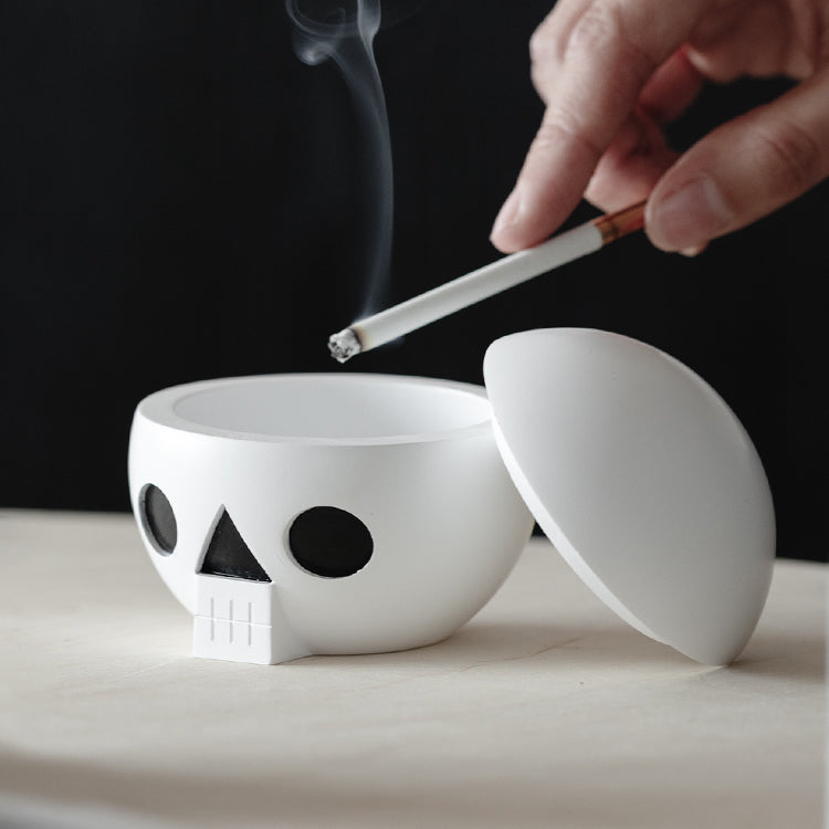 Skull - Shaped Ashtray with Lid, Stylish and Edgy Cigarette Ashtray