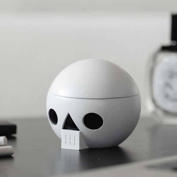 Skull - Shaped Ashtray with Lid, Stylish and Edgy Cigarette Ashtray