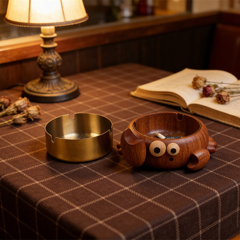 Big Eyes Wooden Crab Ashtray – Unique Artisan Desktop Decor – Creative Animal-Themed Smoking Accessory and Office Ornament