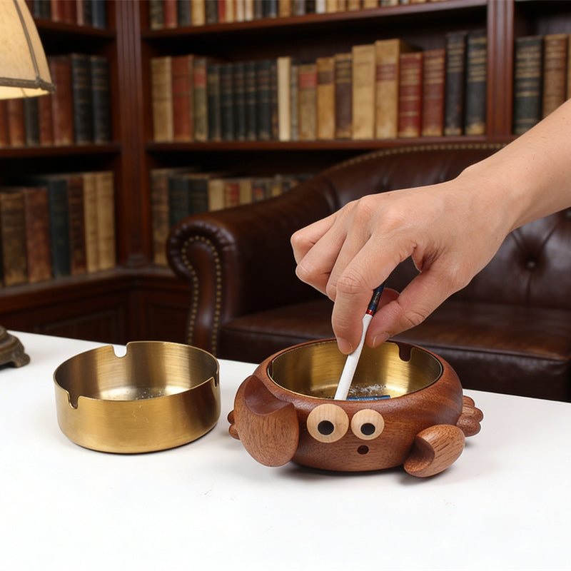 Big Eyes Wooden Crab Ashtray – Unique Artisan Desktop Decor – Creative Animal-Themed Smoking Accessory and Office Ornament