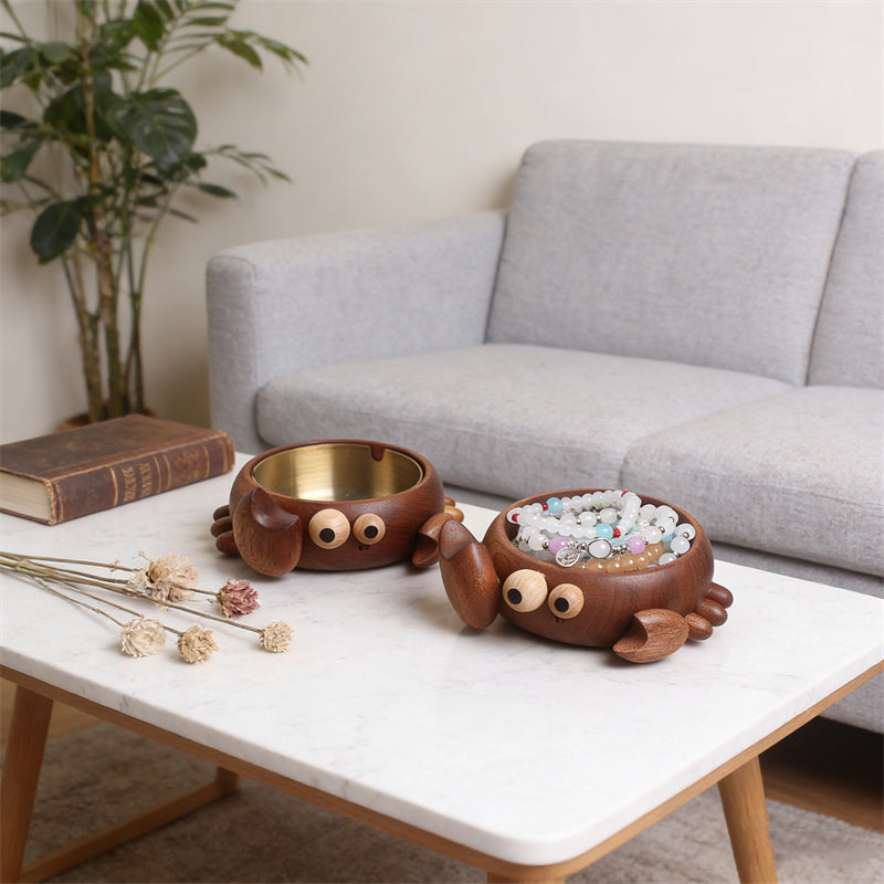 Big Eyes Wooden Crab Ashtray – Unique Artisan Desktop Decor – Creative Animal-Themed Smoking Accessory and Office Ornament