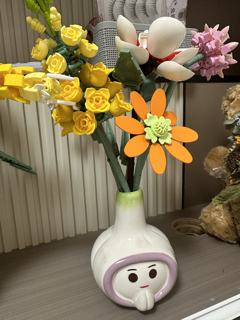 Cute Garlic - Shaped Ceramic Vase, Whimsical Flower Holder for Home Decor