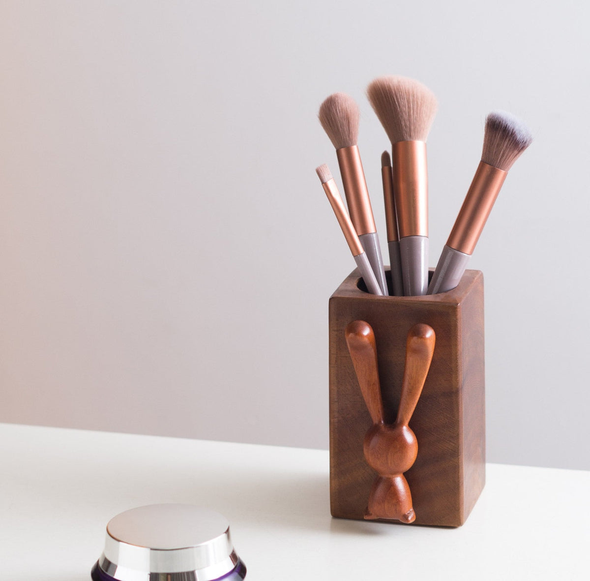 Nordic Wooden Bunny Pen Holder,Whimsical Aesthetic Makeup Brush Holder for Office & Vanity Decor