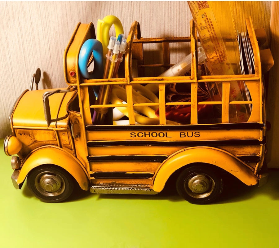Vintage Yellow School Bus Metal Pen Holder – Retro Metal Craft Vehicle Desk Organizer Pencil Cup – Nostalgic Desktop Storage Box Gift for Teachers & Students